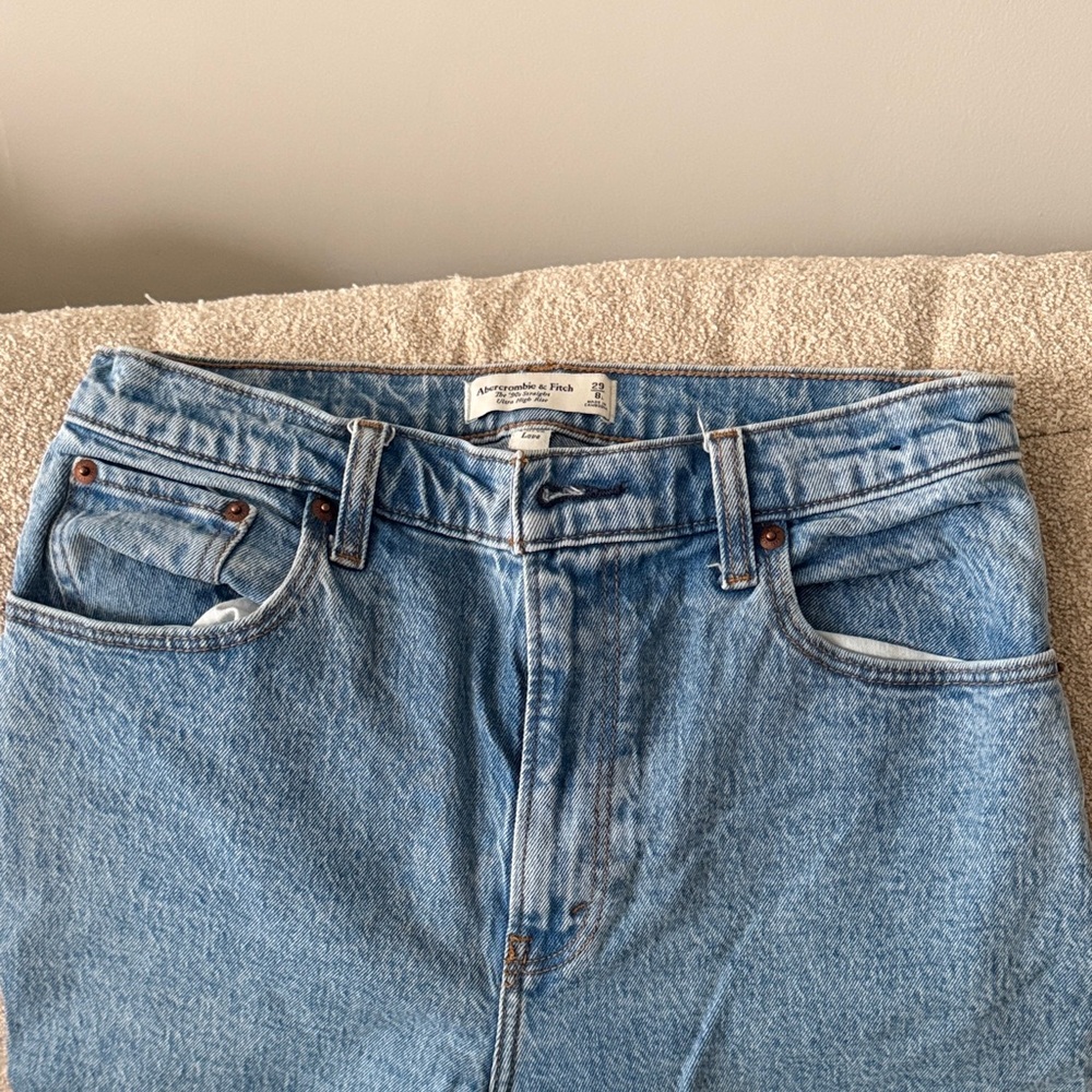 Abercrombie ‘90s Straight Ultra High Rise 29L - Picture 3 of 3
